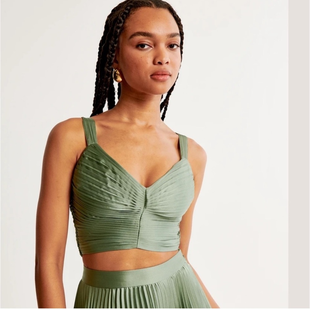 Abercrombie & Fitch Green Fitted Pleated Crop Tank Top